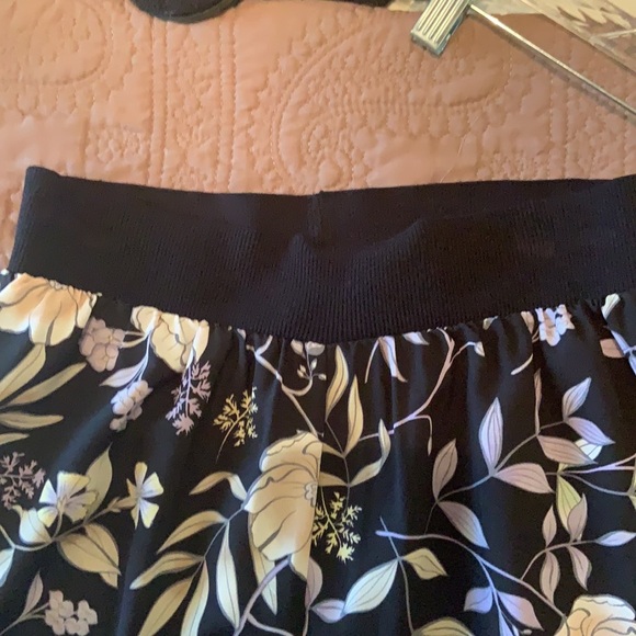 5. Add some WOW to your closet!!!!!!Calvin Klein Floral Wide Leg Pants in Black - Picture 9 of 16